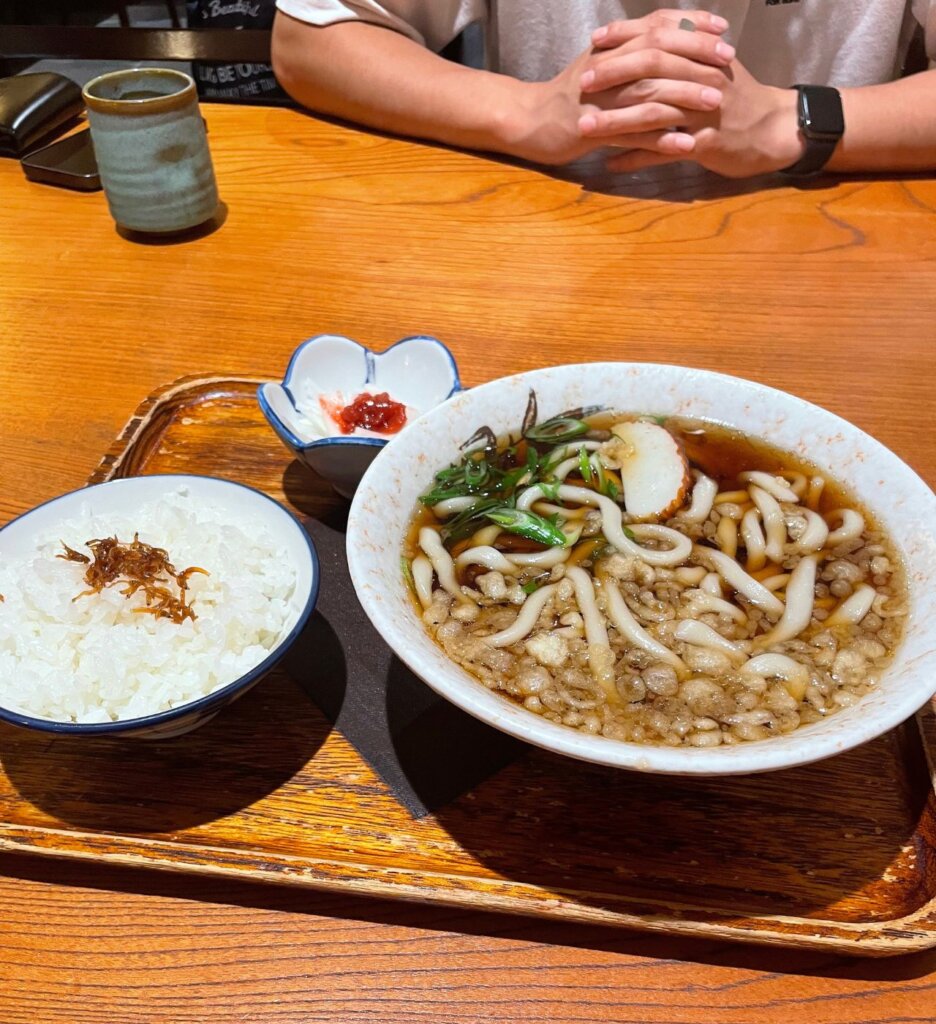 今回注文した「うどん定食」※900円