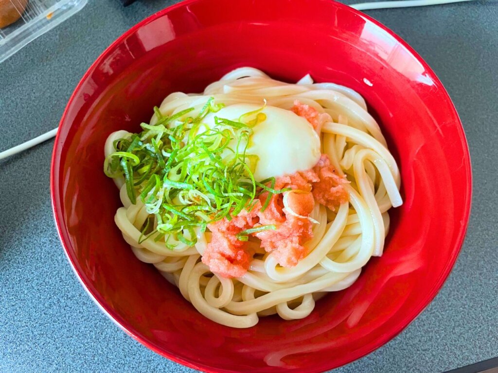 トップバリューの冷凍うどんで作った明太子温玉うどん(200円弱)