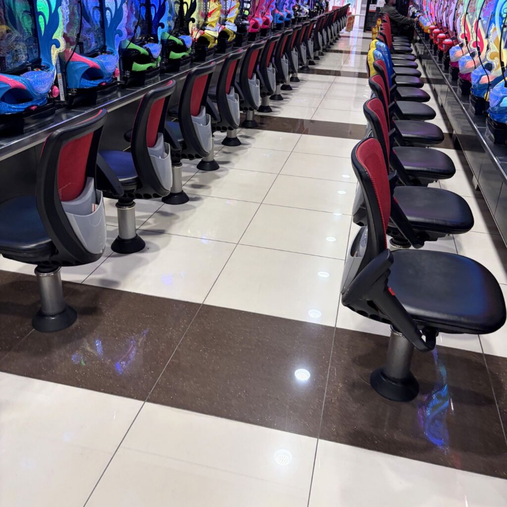 パチンココーナー海物語の島もガラガラ