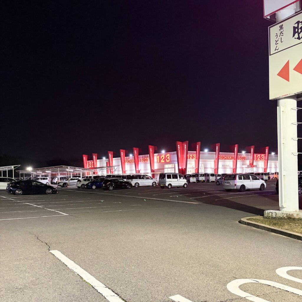 123泉北店の外観(夜Ver)