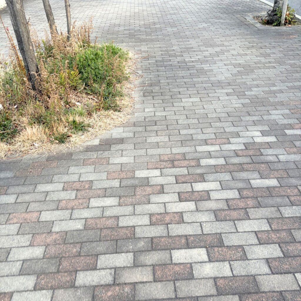 負けた帰り道の歩道の写真